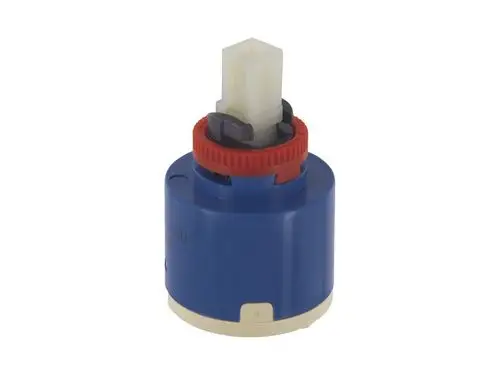 Ideal Standard Kartusche in blauer Farbe mit rotem Ring und einer Anschlussstelle oben, geeignet für wasserführende Anwendungen.